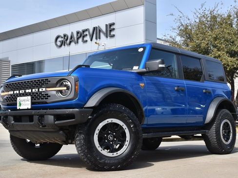 Used 2022 Ford Bronco Badlands image 2