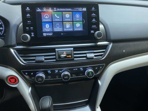 Used 2018 Honda Accord Touring image 16