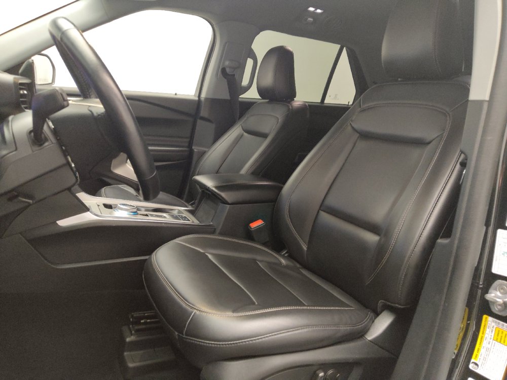 Used 2023 Ford Explorer XLT w/ Equipment Group 202A RWD image 17