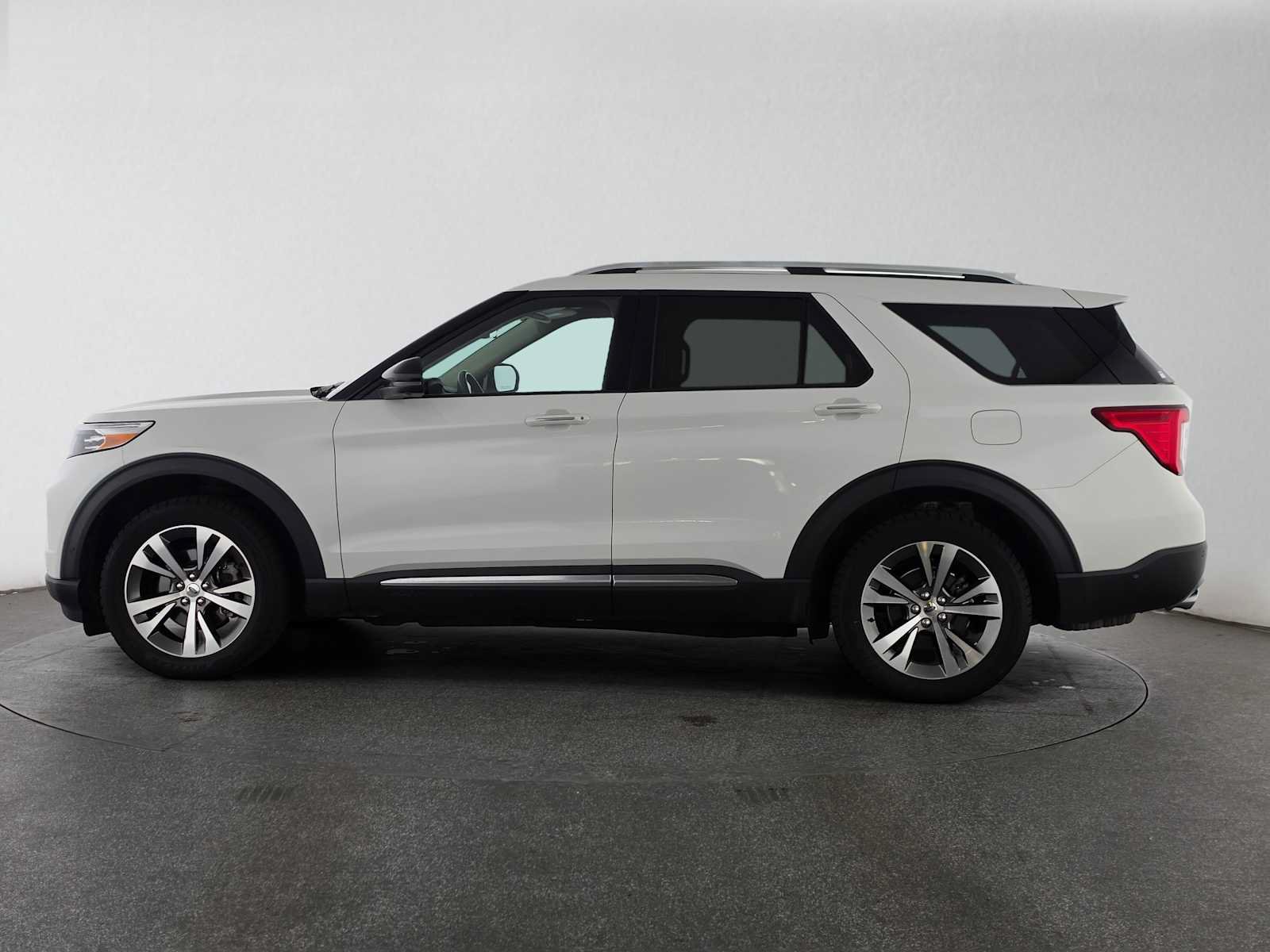 Used 2020 Ford Explorer Platinum w/ Premium Technology Package AWD/4WD image 6