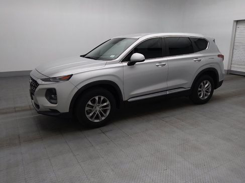 Used 2019 Hyundai Santa Fe SE FWD image 2