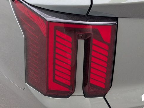 Used 2024 Kia Sorento SX Prestige w/ Sage Leather Package image 33