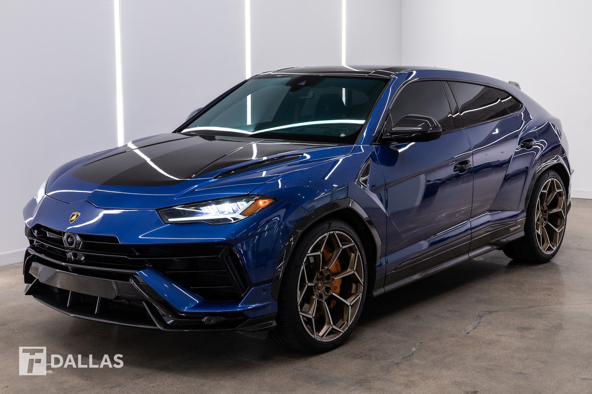 Used 2023 Lamborghini Urus Performante AWD/4WD image 2