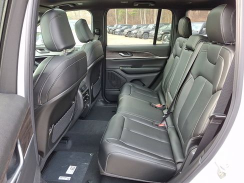 New 2025 Jeep Grand Cherokee Limited image 6