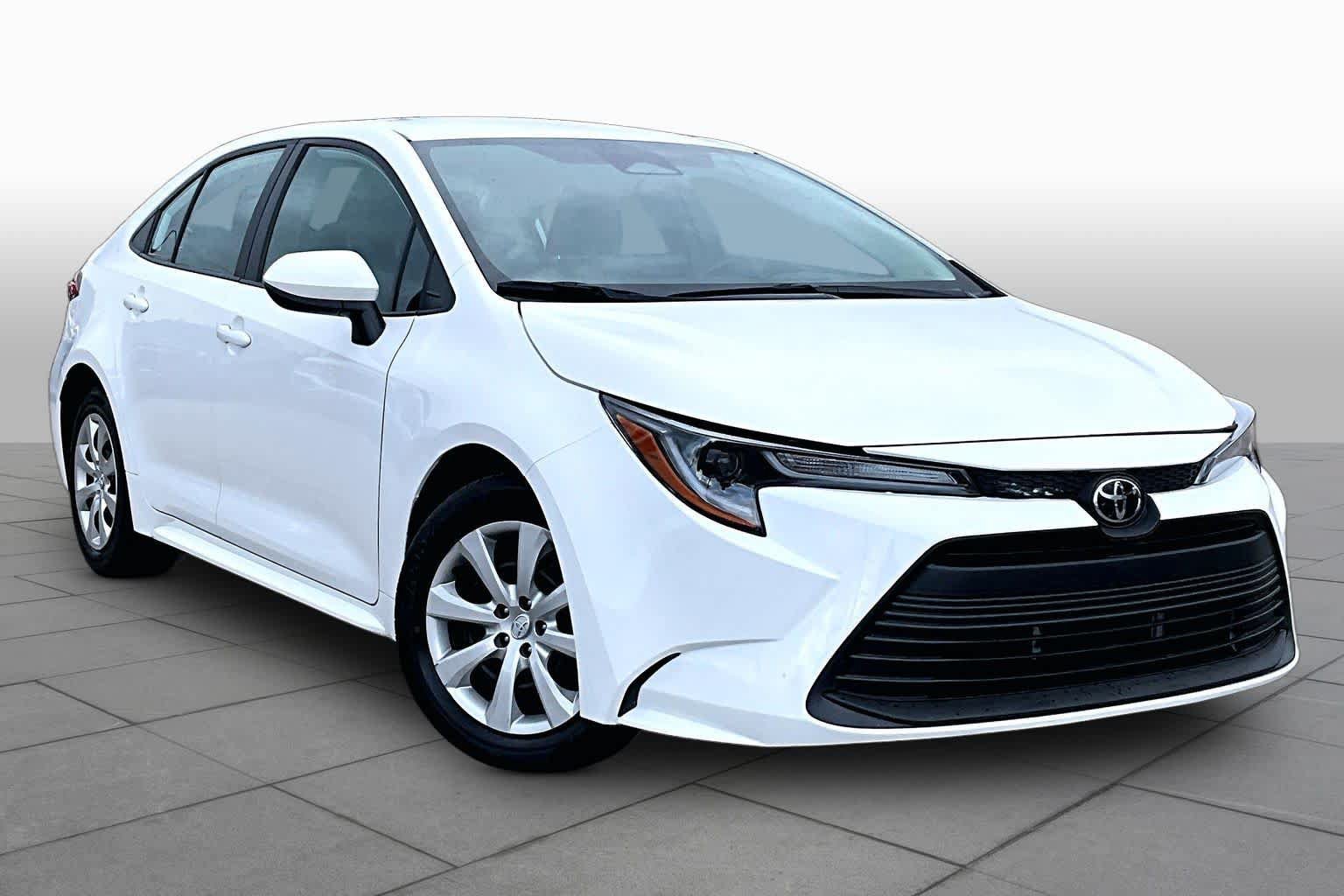 Used 2025 Toyota Corolla LE FWD image 3
