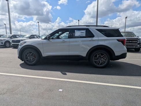 New 2026 Ford Explorer ST-Line w/ ST-Line Street Pack image 7