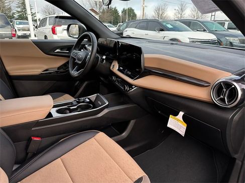 Used 2025 Chevrolet Equinox ACTIV image 39