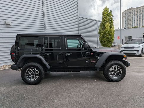 Used 2025 Jeep Wrangler Unlimited Rubicon AWD/4WD image 2