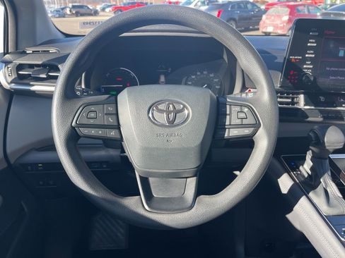 Used 2024 Toyota Sienna LE image 18