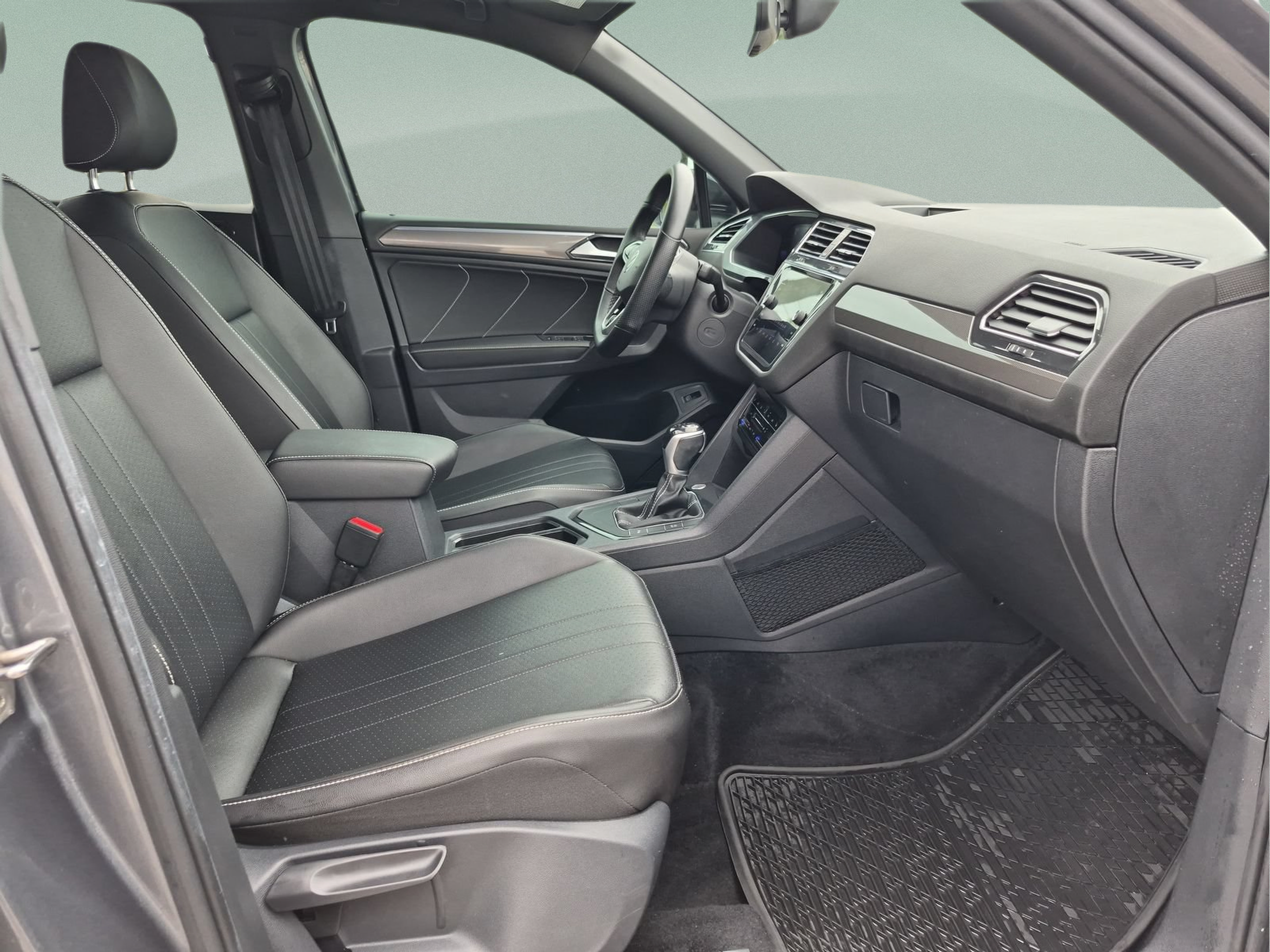 Used 2022 Volkswagen Tiguan SE R-Line FWD image 20