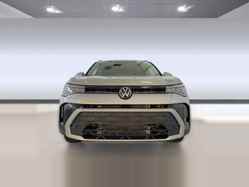 New 2026 Volkswagen Taos SE image 6