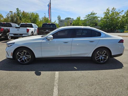 Used 2026 BMW 530i xDrive w/ Premium Package AWD/4WD image 8