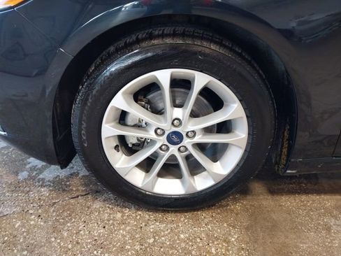 Used 2020 Ford Fusion SE image 18