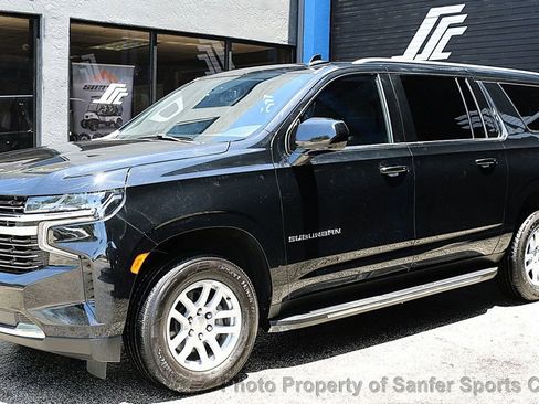 Used 2022 Chevrolet Suburban LT AWD/4WD image 4