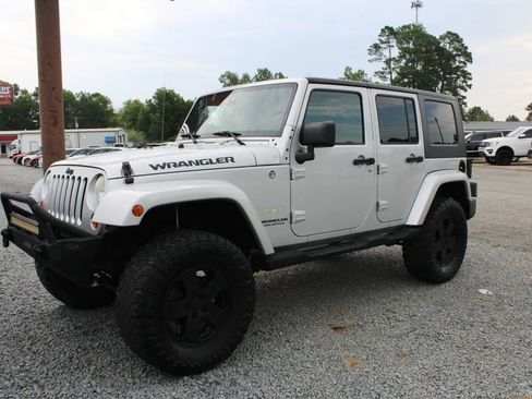 Used 2007 Jeep Wrangler Unlimited Sahara w/ Dual Top Group image 3