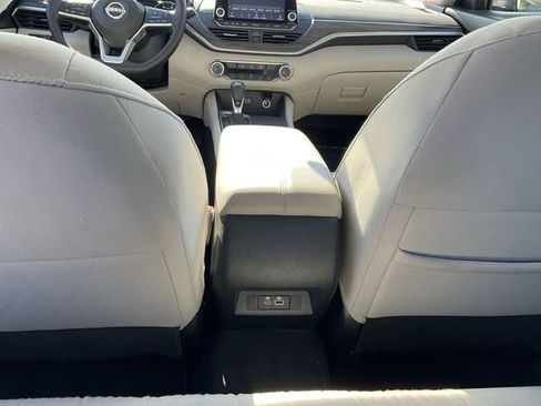 Certified 2025 Nissan Altima 2.5 SV image 29