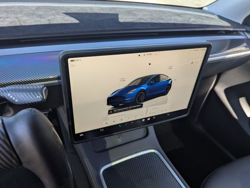 Used 2025 Tesla Model Y Performance image 23