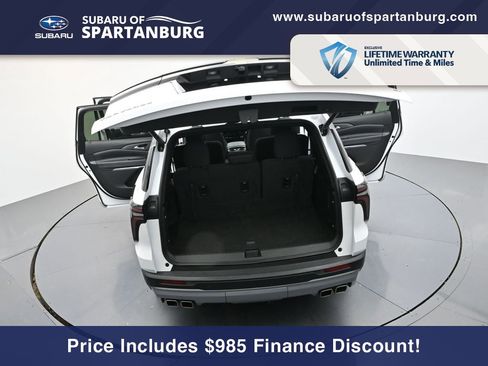 Used 2024 Chevrolet Traverse LT image 38