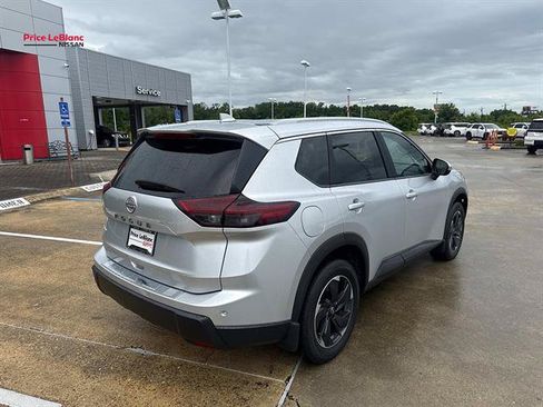 Used 2025 Nissan Rogue SV w/ SV Premium Package FWD image 7