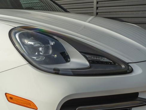 Used 2023 Porsche Cayenne AWD/4WD image 13