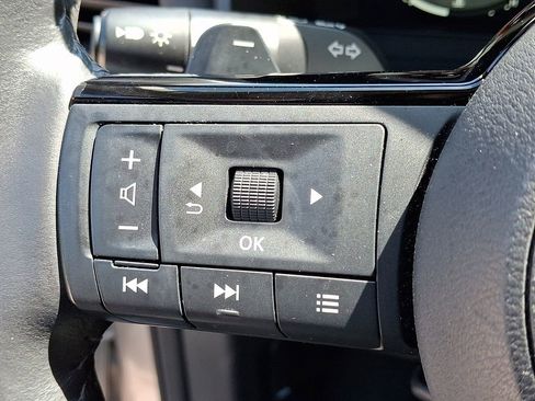 Used 2024 Nissan Rogue SL AWD/4WD image 22
