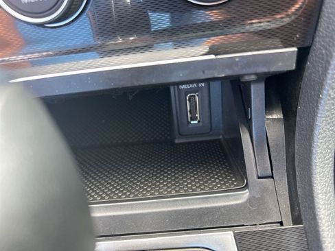 Used 2015 Volkswagen Golf 4-Door image 40