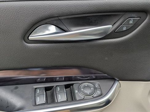 Used 2022 Cadillac XT4 Luxury w/ Driver Awareness Package image 8