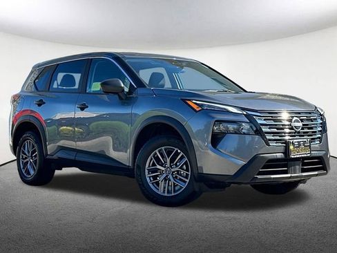 Used 2024 Nissan Rogue S image 2