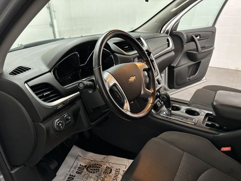 Used 2017 Chevrolet Traverse LT w/ Style and Technology Package FWD image 14