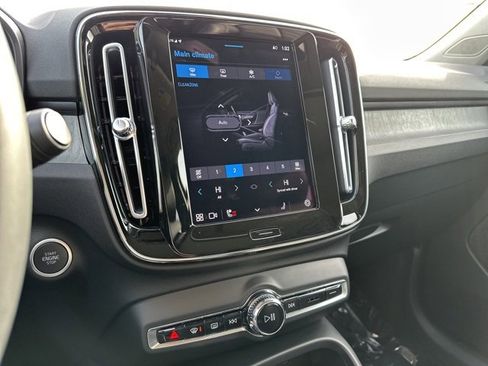 Certified 2023 Volvo XC40 B5 Plus w/ Climate Package image 20