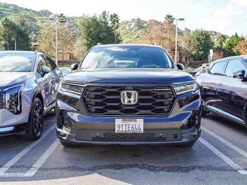 Used 2025 Honda Pilot Black Edition image 3
