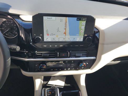 New 2025 Nissan Pathfinder SL w/ Black Appearance Package image 8