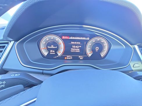 Certified 2025 Audi Q5 2.0T Premium w/ Convenience Plus Package image 17