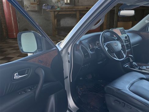 Used 2024 Nissan Armada SL w/ Captain's Chairs Package image 17