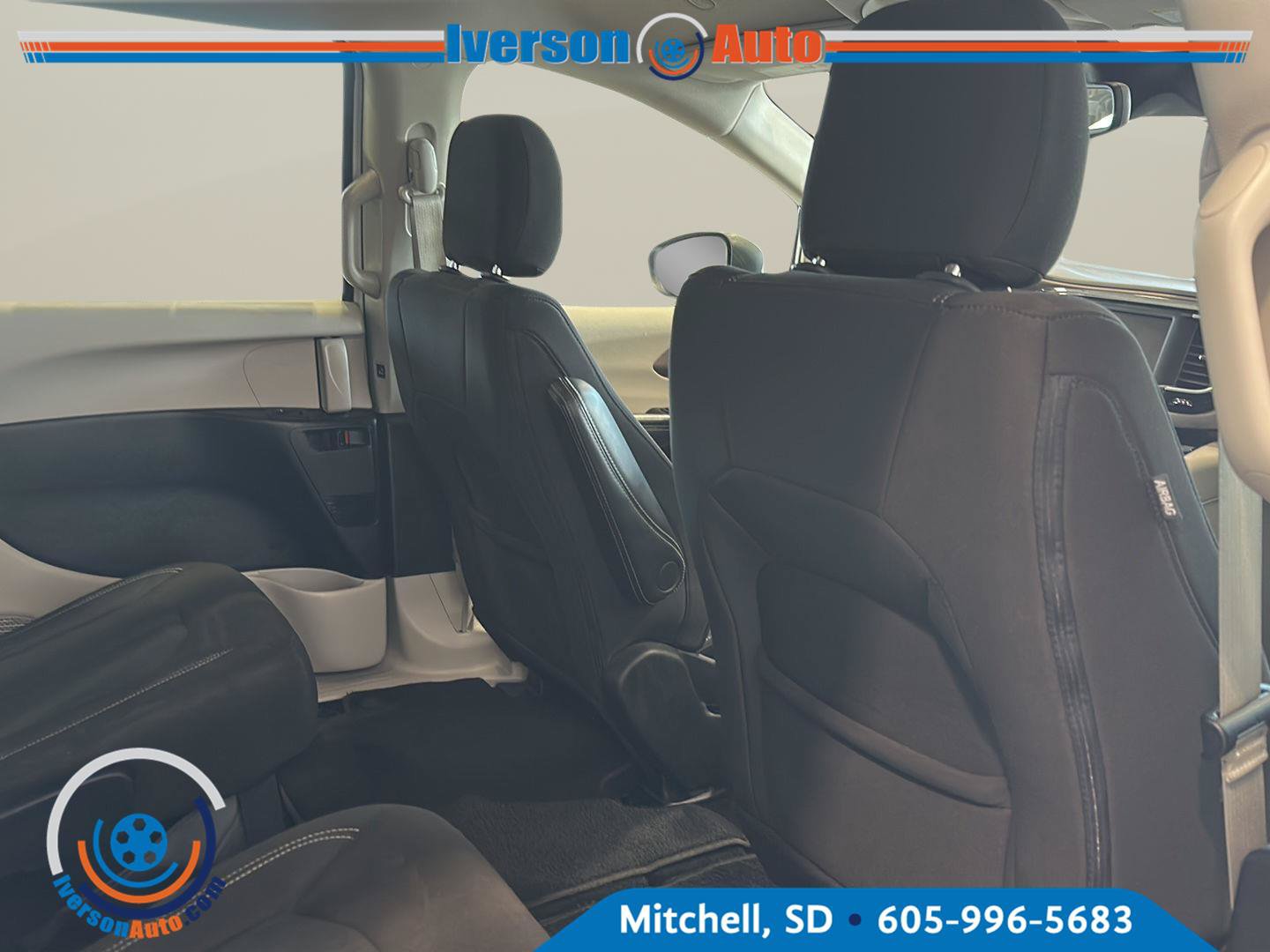 Used 2023 Chrysler Voyager LX FWD image 31