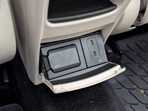 Used 2020 Mercedes-Benz GLB 250 4MATIC image 37