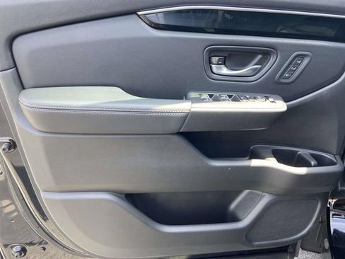Used 2025 Honda Pilot Touring image 14