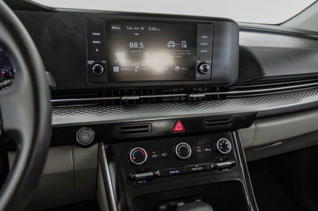 Used 2023 Kia Carnival LX FWD image 26