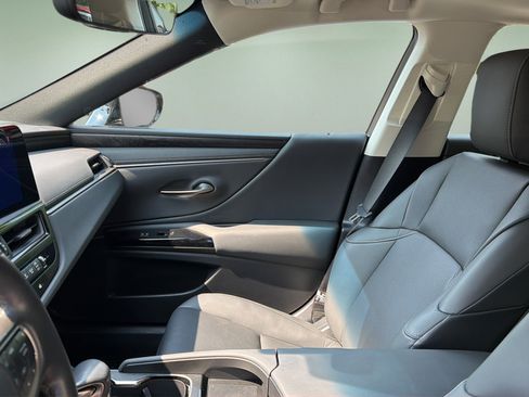 Used 2024 Lexus ES 300h w/ Premium Package FWD image 16