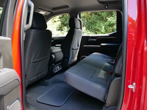 Used 2025 Chevrolet Silverado 1500 LT AWD/4WD image 28