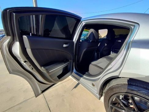 Used 2015 Dodge Charger SXT image 33