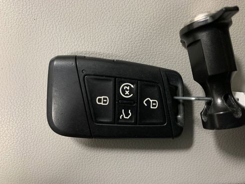 Used 2024 Volkswagen Tiguan Wolfsburg Edition image 15