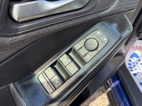 Used 2023 Nissan Rogue SV image 11