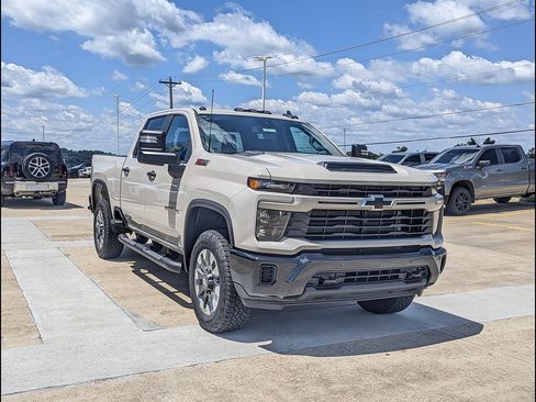 New 2026 Chevrolet Silverado 2500 Custom w/ Custom Value Package AWD/4WD image 5