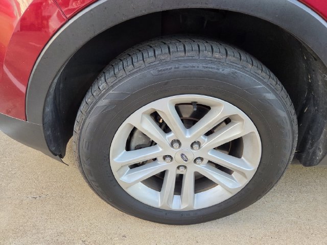 Used 2015 Ford Explorer XLT w/ Equipment Group 202A AWD/4WD image 9