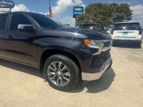 Used 2023 Chevrolet Silverado 1500 LT RWD image 2