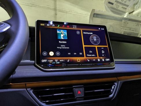 New 2026 Volkswagen Tiguan SE FWD image 15