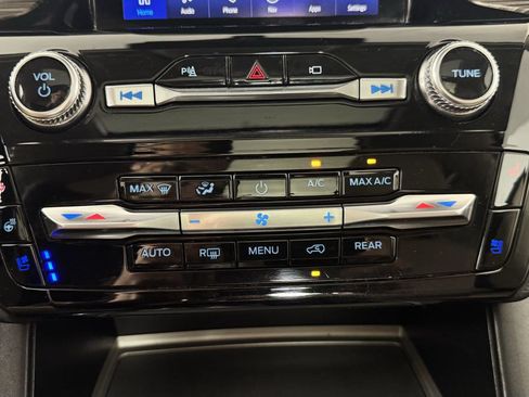 Used 2023 Ford Explorer Limited w/ Hybrid Equipment Group 310A AWD/4WD image 22