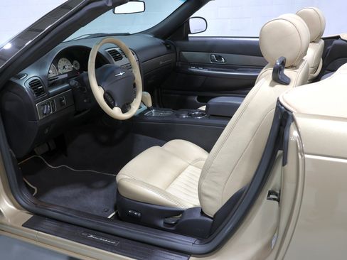 Used 2005 Ford Thunderbird image 2