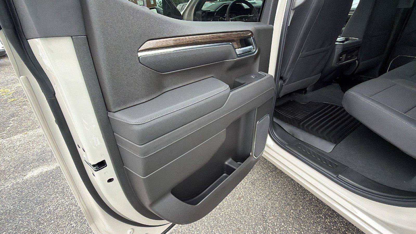 New 2026 Chevrolet Silverado 1500 RST w/ Convenience Package II AWD/4WD image 18